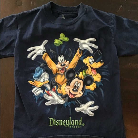 Disney/Marvel Tees 4/5 - Picture 2 of 7